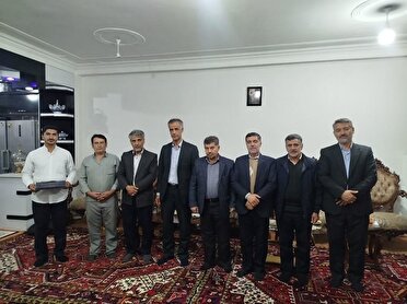 بازگرداندن کیف یک میلیارد تومانی گم شده در عجب شیر