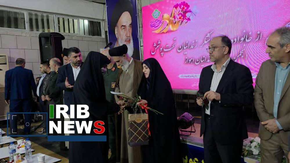 تجلیل از بانوان تلاشگر خانواده زندانیان اهواز به مناسبت ولادت حضرت زهرا (س) تجلیل از بانوان تلاشگر خانواده زندانیان اهواز به مناسبت ولادت حضرت زهرا (س)