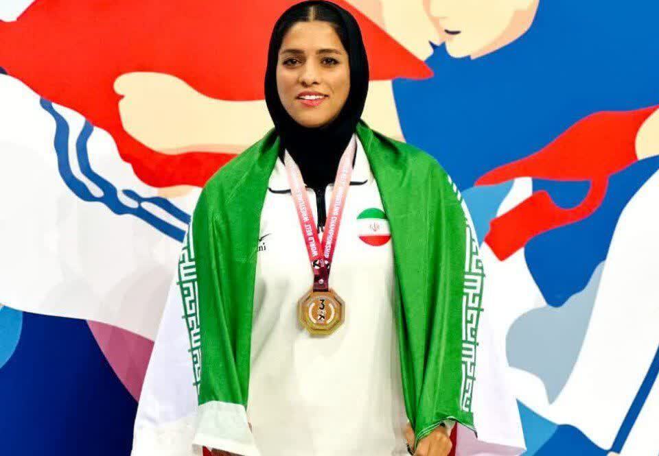 دختر آلیش‌کار قمی بر سکوی سومی جهان ایستاد‌