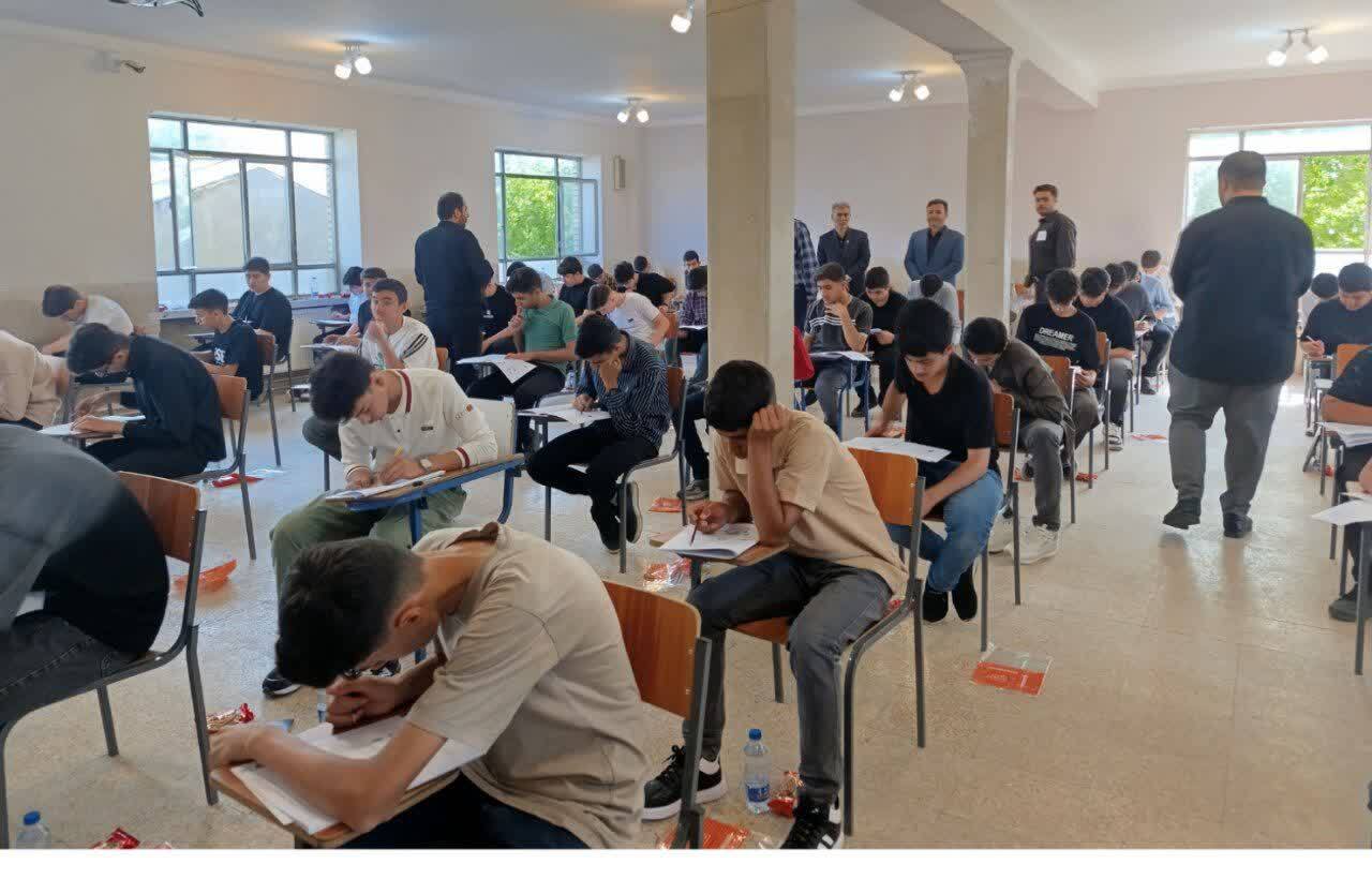برگزاری آزمون سمپاد در سلماس با رقابت بیش از یک هزار دانش‌آموز