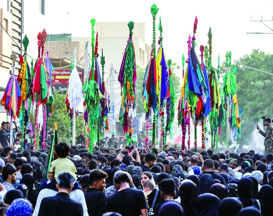 آیینهای سوگواری محرم در هرمزگان: از علم پیغمبر میناب تا علم شمشیری قشم آیینهای سوگواری محرم در هرمزگان: از علم پیغمبر میناب تا علم شمشیری قشم