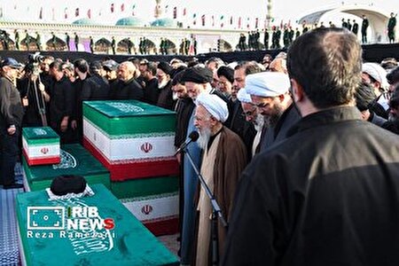 اقامه نماز بر پیکر رهبر شهید در مسجد جمکران