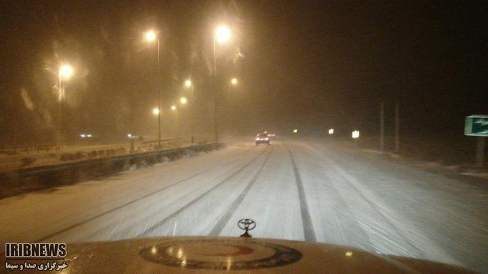 بارش برف در اتوبان قم - تهران