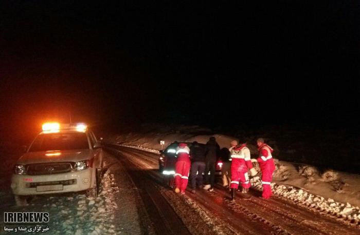 امدادرساني در جاده سمنان فيروزکوه